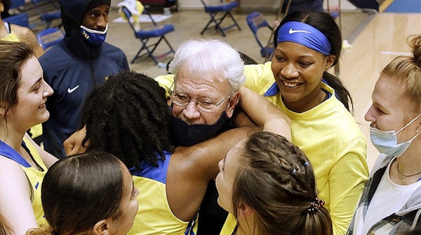  Vincennes University celebrates the illustrious career of retiring Athletic Director and Hall of Fame Women’s Basketball Coach Harry Meeks